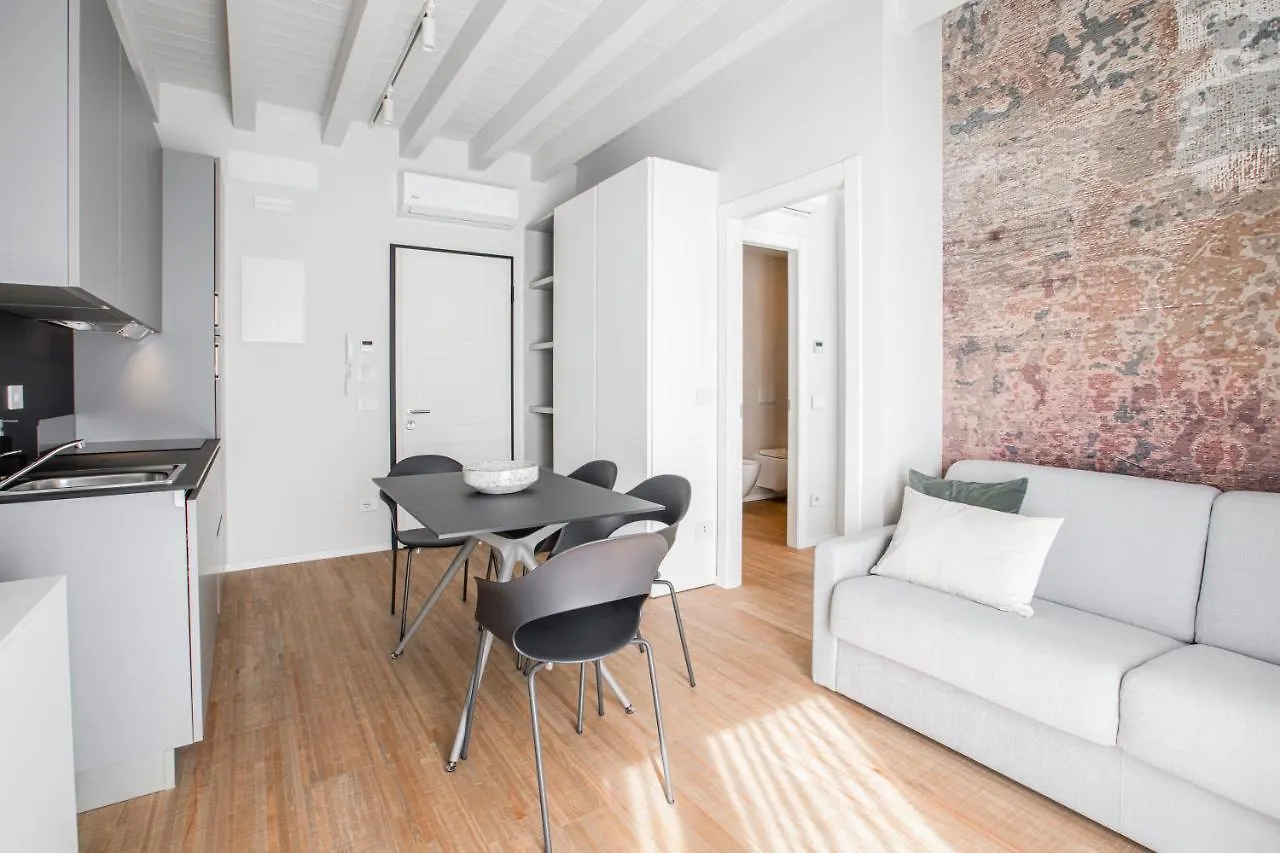 Ah Villaglori Boutique Apartments Brescia 4*,